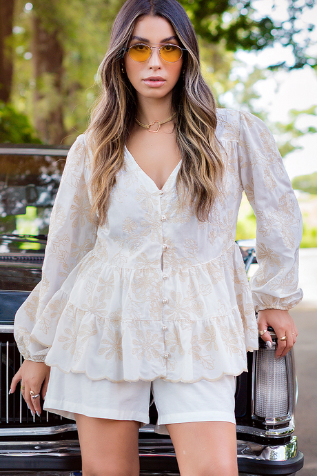 02 blusa bata bordada manga longa com abertura em vista