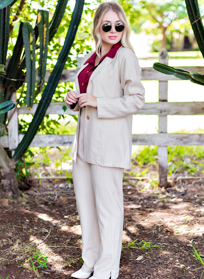 01 conjunto alfaiataria listrado com blazer alongado e calca reta