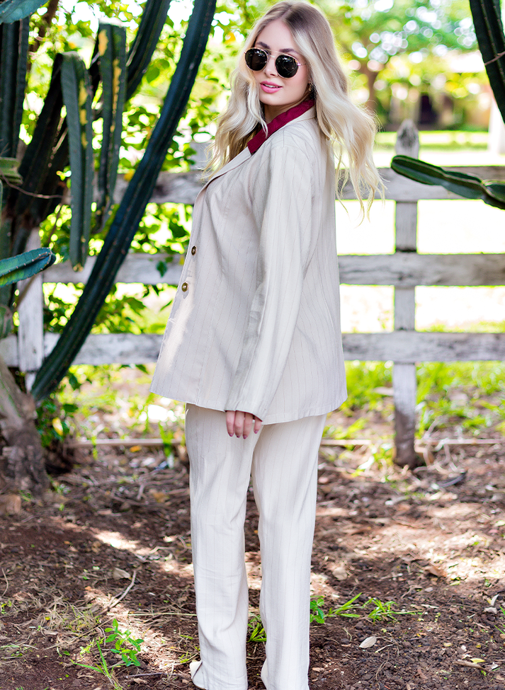 03 conjunto alfaiataria listrado com blazer alongado e calca reta