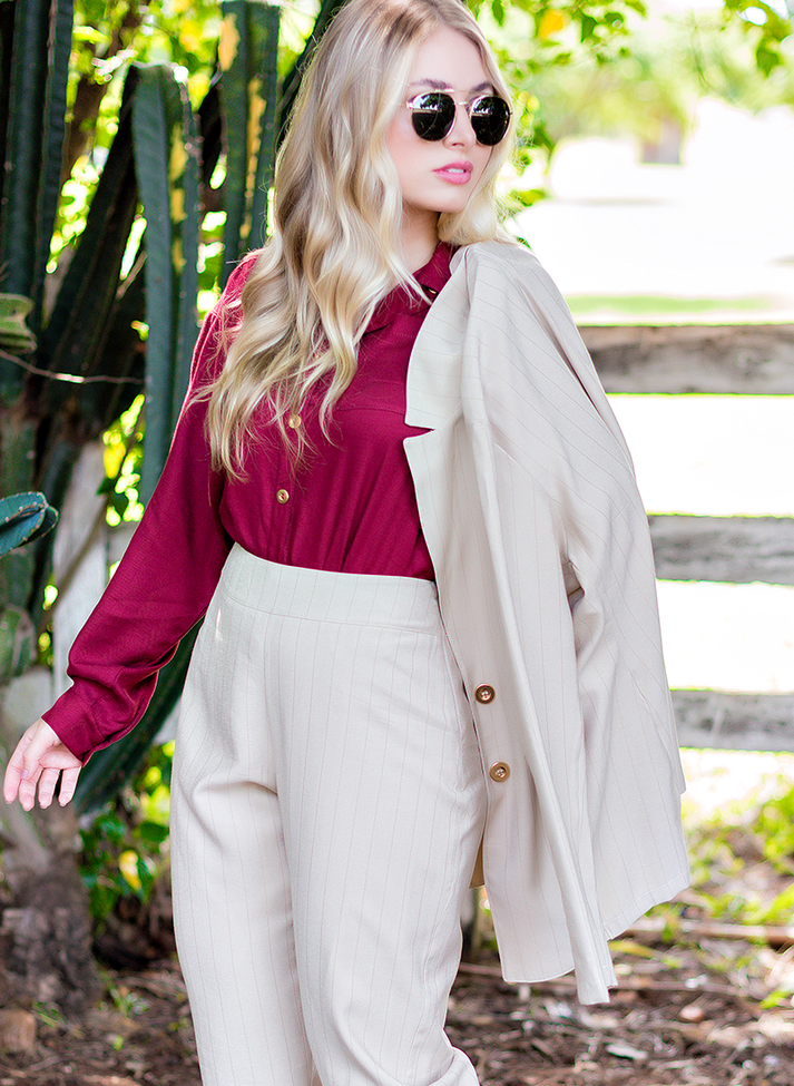 04 conjunto alfaiataria listrado com blazer alongado e calca reta