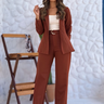 01 conjunto alfaiataria blazer e calca pantalona com cinto