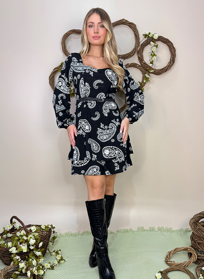 01 vestido curto estampado com decote princesa