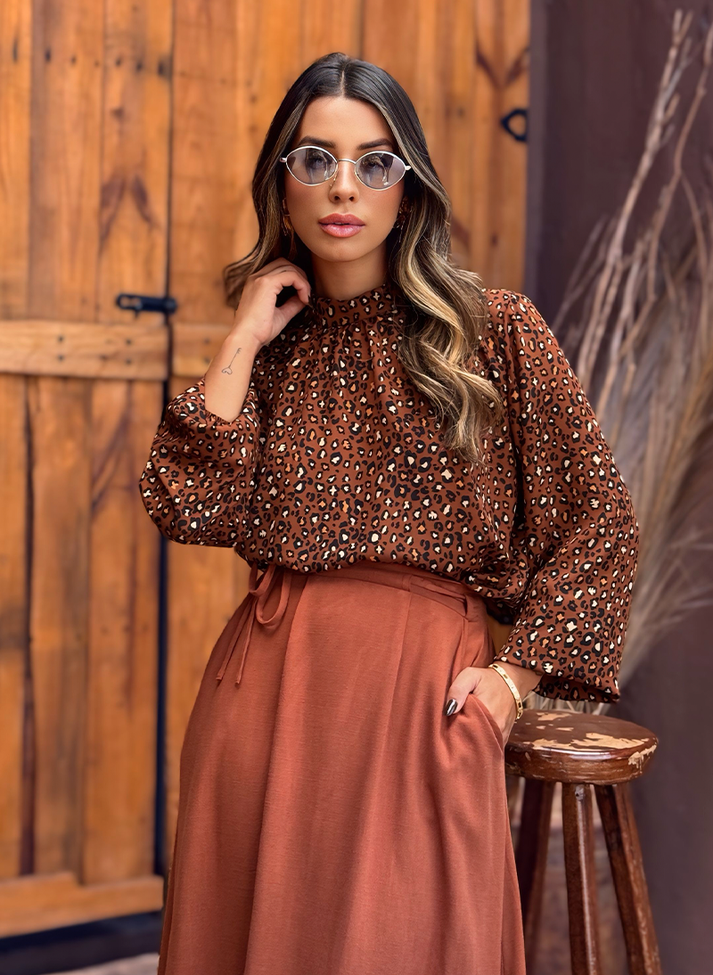 01 blusa estampada manga longa com gola alta