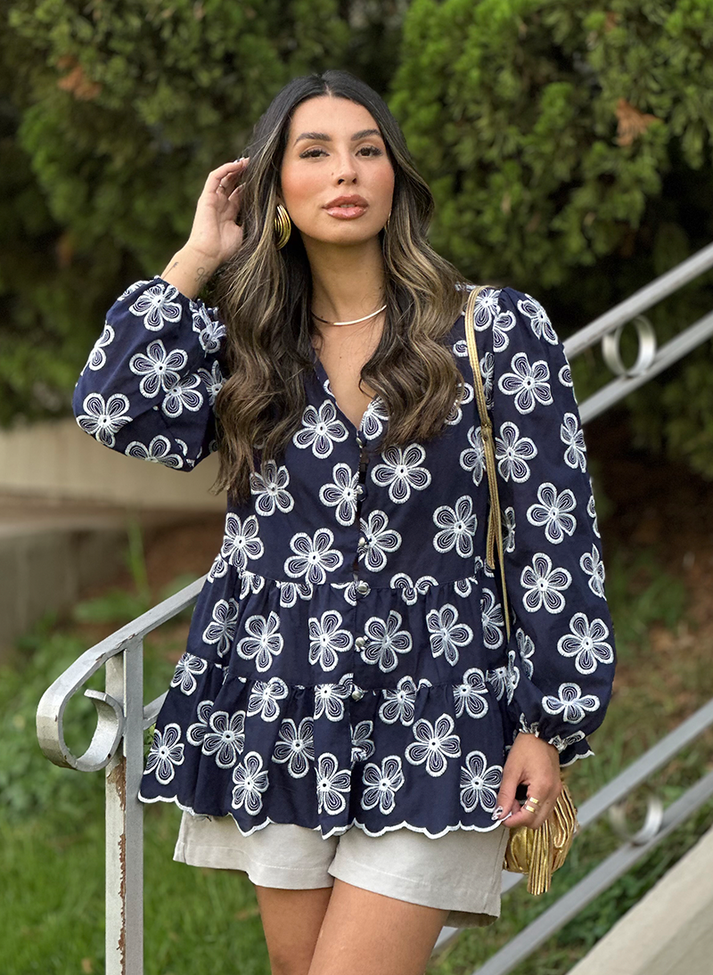 01 blusa bata bordada com peplum em recorte