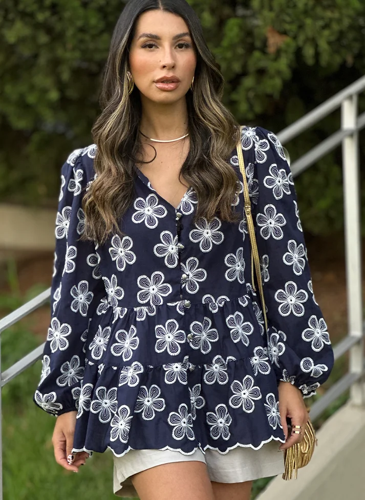 02 blusa bata bordada com peplum em recorte