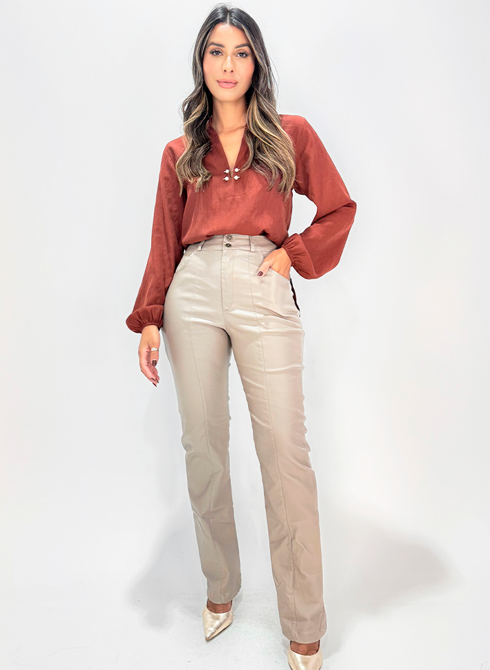 03 blusa bata com abotoaduras no decote