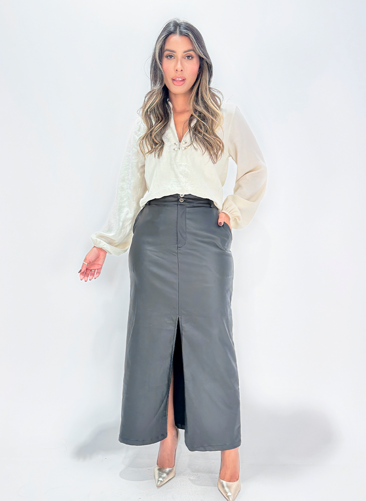 05 blusa bata com abotoaduras no decote