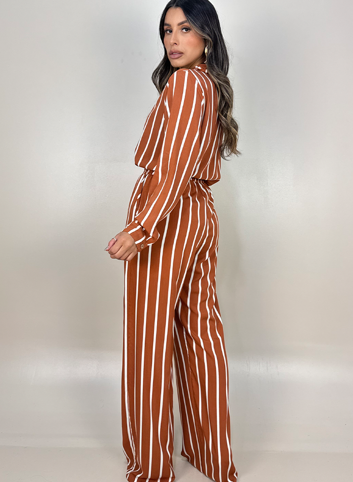 01 conjunto listrado camisa e calca pantalona