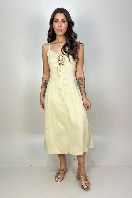 02 vestido midi de alcinha com amarracao no decote