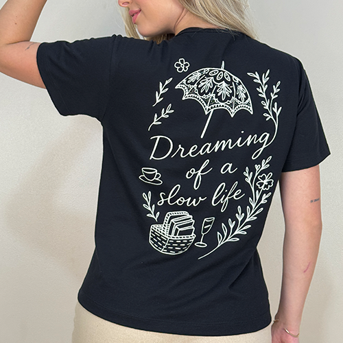 02 t shit em malha de algodao com estampa nas costas