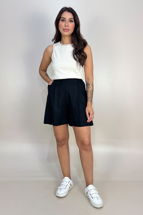 01 shorts evase com botoes e pregas frontais