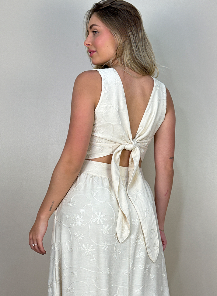 04 conjunto bordado de cropped e saia